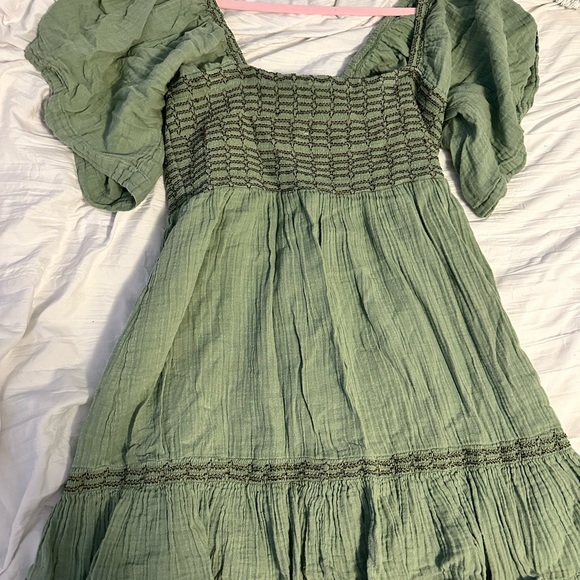 Green Smocked Puff Sleeve Dress - Picture 1 of 2